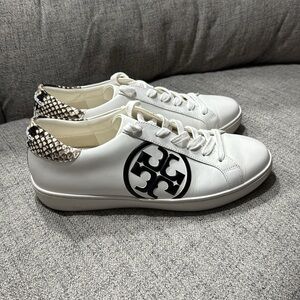 EUC Tory Burch Leigh T-Logo Leather Sneaker Roccia
